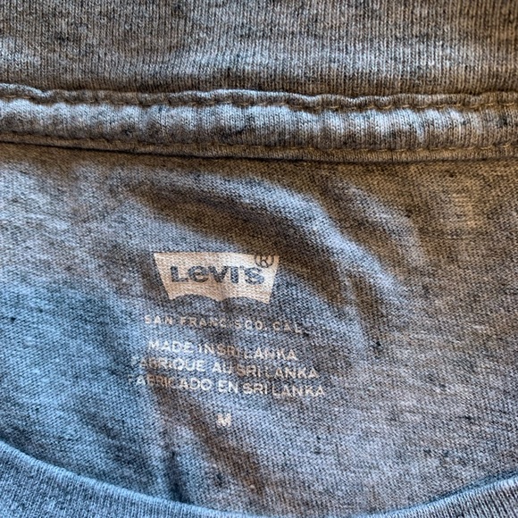 grey levis cropped t shirt - Picture 6 of 6